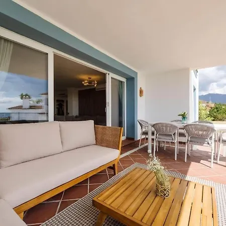 Lejlighed Spanish Hillside Haven Estepona